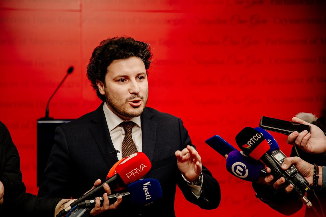 Abazović: „Idealni scenario je da imamo vladu koja ima podršku 49 poslanika“